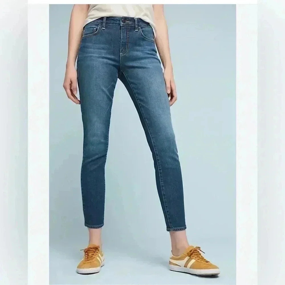 Pilcro and the “script” letterpress casual trendy 5 pckt light wash jeans 28